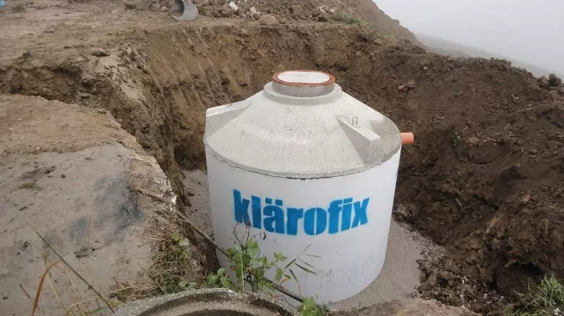 Einbau einer klärofix Kleinkläranlage Einbau einer klärofix Kleinkläranlage der Firma utp