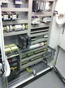 SPS-Steuereinheit mit Touch-Panel